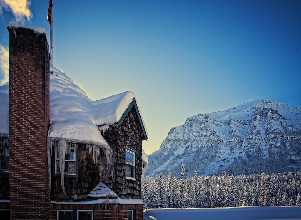 Deer Lodge Lake Louise Exteriör bild