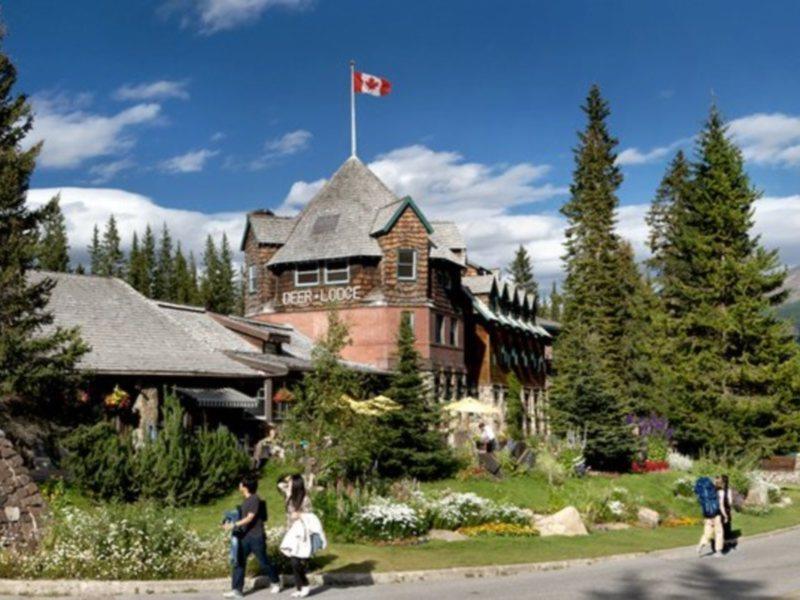 Deer Lodge Lake Louise Exteriör bild