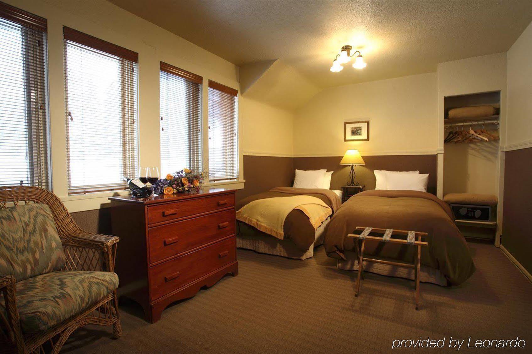 Deer Lodge Lake Louise Rum bild