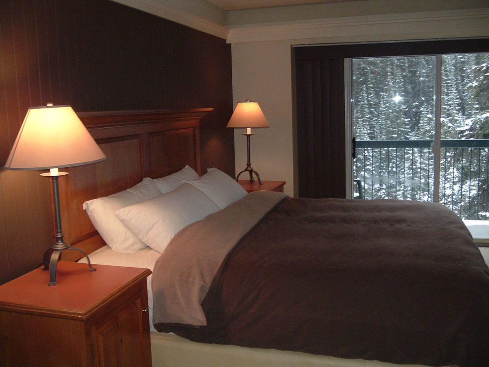Deer Lodge Lake Louise Exteriör bild